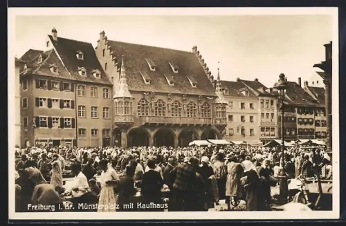 AK Freiburg i. Br., Münsterplatz mit Kaufhaus