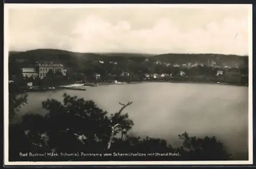 AK Bad Buckow /Märk. Schweiz, Panorama vom Schermützelsee mit Strand-Hotel, Bes. Ernst Falkenberg