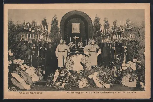 AK Potsdam, Sanssouci, Aufbahrung der Kaiserin im Antikentempel mit Ehrenwache