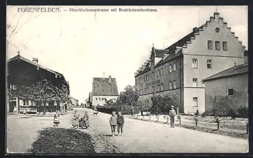 AK Eggenfelden, Pfarrkirchnerstrasse mit Bezirkskrankenhaus, Kindergruppe