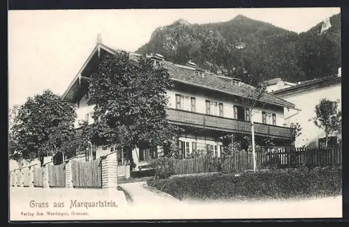 AK Marquartstein, Ortspartie mit Gebäude und Bergblick