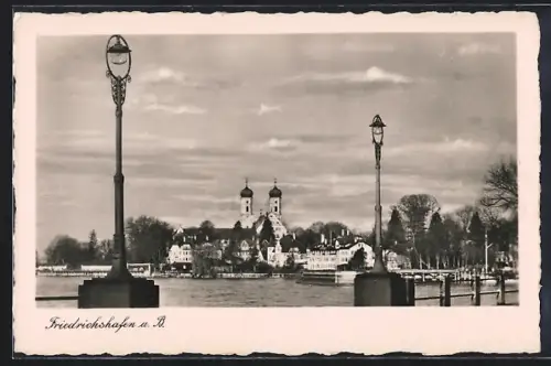 AK Friedrichshafen a. B., Uferpromenade, Stadtansicht, Kirche