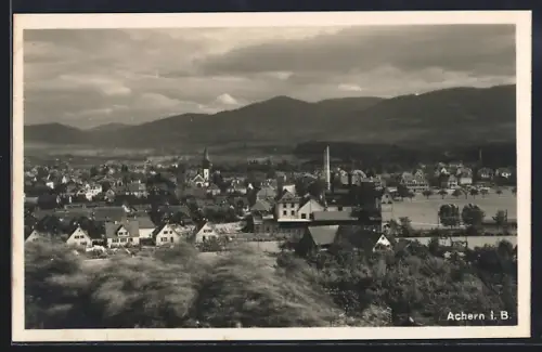 AK Achern i. B., Panoramaansicht der Stadt mit Kirche und Fabrikschornstein