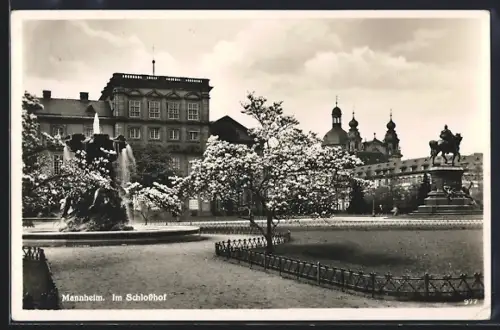 AK Mannheim, Schlosshof, Reiterdenkmal, Brunnen, Schlossgebäude