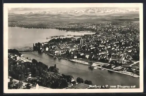 AK Konstanz a. B., Stadtansicht vom Flugzeug aus, Bodensee, Alpenpanorama