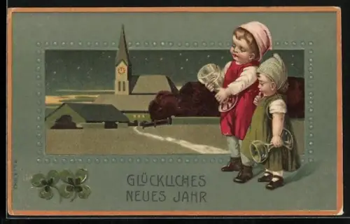 Präge-AK Glückliches Neujahr, Kinder mit Gläsern, Kleeblatt, Kirche im Schnee
