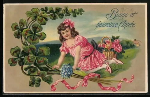 Präge-AK Mädchen auf einer Wiese gerahmt von Kleeblättern, Bonne et heureuse Année