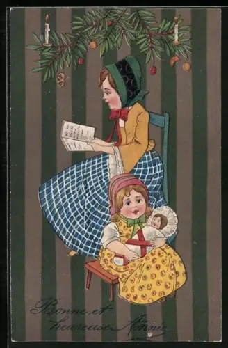 Präge-AK Schwestern lesen und spielen mit Puppe unter einem Weihnachtsbaum, Bonne et heureuse Année