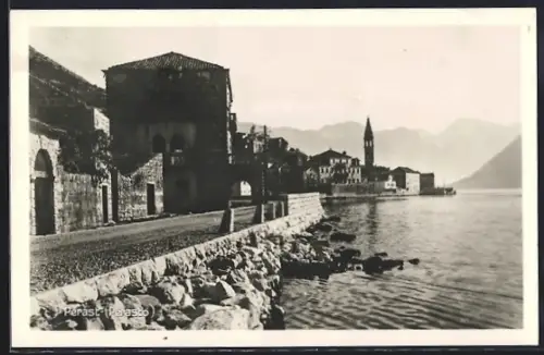 AK Perast, Strassenpartie am Ufer