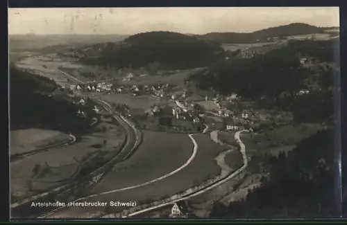 AK Artelshofen /Hersbrucker Schweiz, Totalansicht mit Talblick