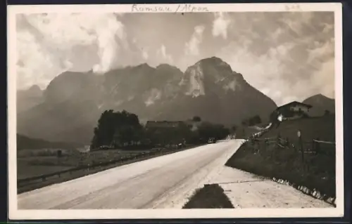 AK Ramsau /Alpen, Deutsche Alenstrasse mit Schwarzbachwacht, Blick auf Reiteralpe
