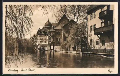 AK Nürnberg, Insel Schütt, Blick auf die Kuppel der Synagoge und die Häuser am Kanalufer