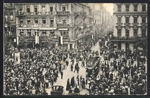 AK Berlin, Unter den Linden, Ecke Friedrichstrasse mit Hotel Bauer