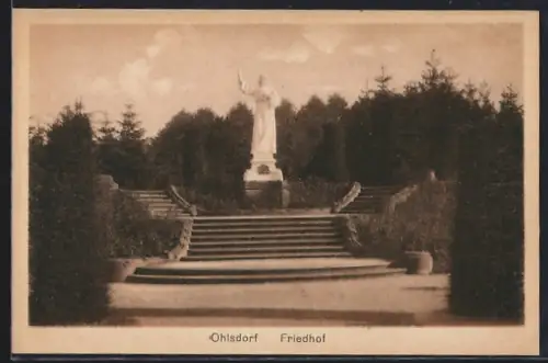 AK Hamburg-Ohlsdorf, Friedhof, Statue