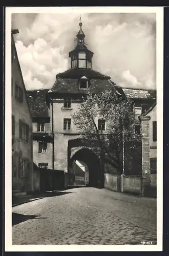 AK Wassertrüdingen, Stadttor von der Strasse aus gesehen
