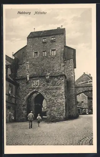 AK Nabburg, Das Mähntor mit Passanten