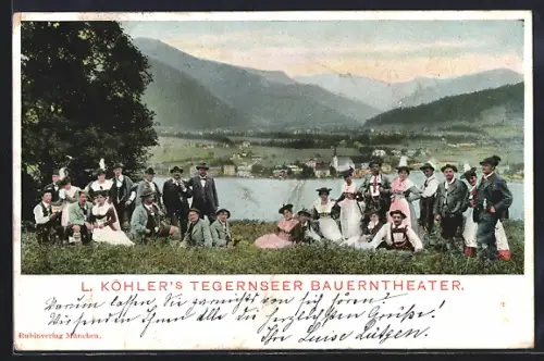 AK Tegernsee, L. Köhler`s Tegernseer Bauerntheater, Ensemble vor See und Bergen