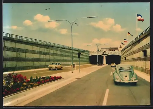 AK Rendsburg, Strassentunnel unter dem Nord-Ostsee-Kanal, VW Käfer