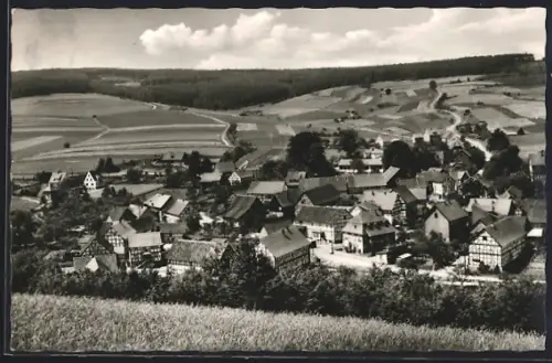 AK Rengshausen üb. Homburg, Ortsansicht mit Fachwerkhäusern und umliegender Landschaft