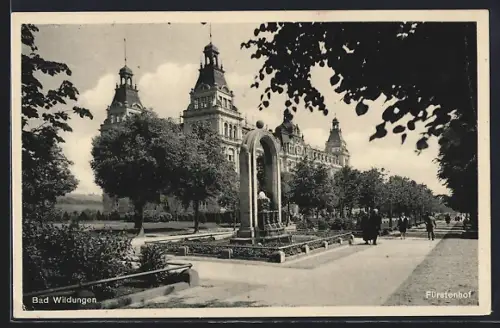 AK Bad Wildungen, Fürstenhof, Brunnenanlage