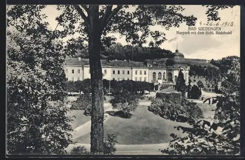 AK Bad Wildungen, Kurpark mit dem fürstlichen Badehotel