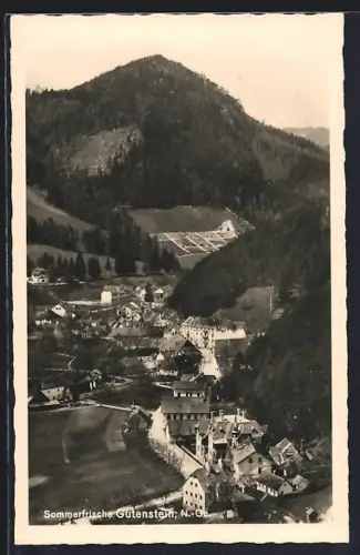 AK Gutenstein /N.-Oe., Ortsansicht mit Berg