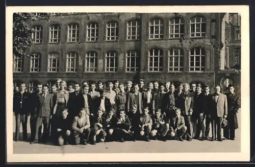 Foto-AK Köln, Gruppenfoto vor Gymnasium Hansaring