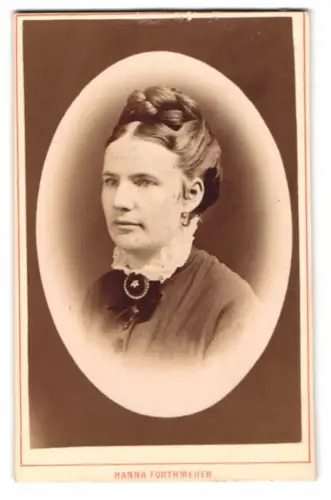 Fotografie Hanna Forthmeiier, Wexiö, Porträt einer Frau
