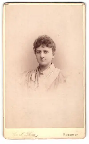 Fotografie Carl Thies, Hannover, Höltydtrasse 13, Porträt einer Frau