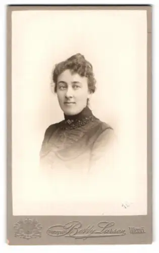 Fotografie Betty Larson, Wexiö, Sandgärdsgatan 24, Porträt einer Dame 1906