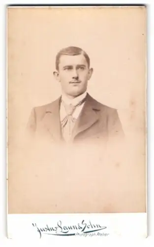 Fotografie Justus Laun & Sohn, Frankfurt am Main, Grosse Bockenheimer Strasse 30, Porträt eines Mannes