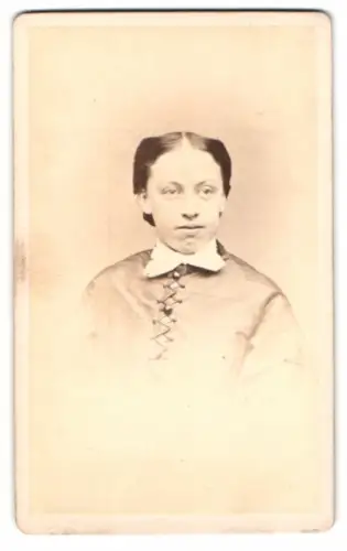 Fotografie F. Grainer, Reichenhall, Porträt einer jungen Frau