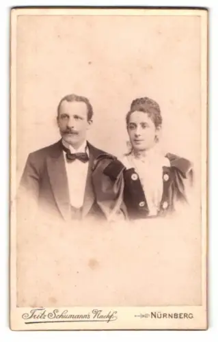 Fotografie Fritz Schumann`s Nachfolger, Nürnberg, Laufertorgraben 21, Elegantes Paarporträt