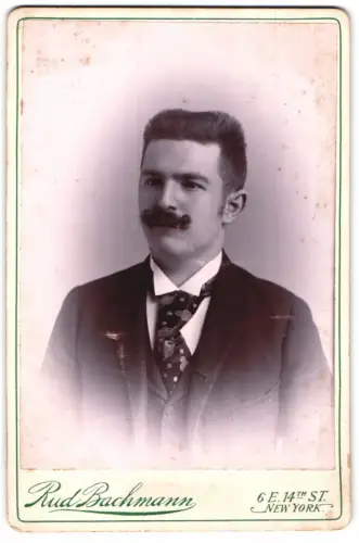 Fotografie Rud. Bachmann, New York, 6 E. 14th St., Porträt eines eleganten Herrn