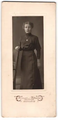 Fotografie Hermann Schmeiser, Karlsruhe, Amalienstrasse 85, Porträt einer jungen Frau
