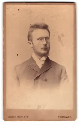 Fotografie Georg Rudloff, Hannover, Mehlstr. 5, Porträt eines jungen Mannes