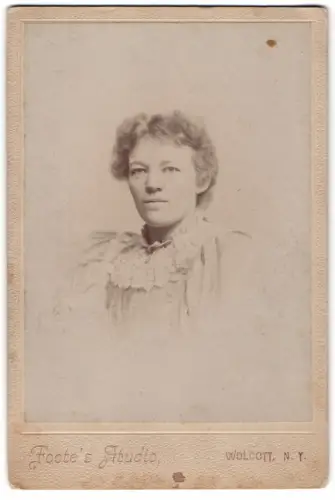 Fotografie Foote`s Studio, Wolcott /N. Y., Portrait einer Frau