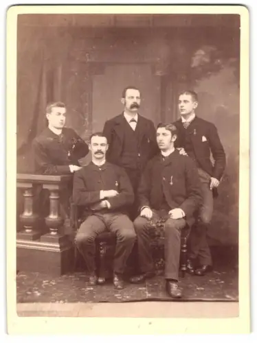 Fotografie H. W. Bird & Co., London, Gruppe von fünf Männern