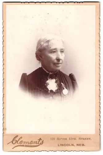 Fotografie Clements, Lincoln /Neb., South 11th Street 129, Porträt einer älteren Dame
