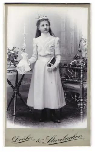 Fotografie Drabe & Sternbacher, Augsburg, Wertachstr. 2 1/2, Mädchen im eleganten Kleid