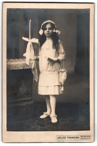 Fotografie Atelier Frankonia, München, Gärtnerplatz 4, Mädchen mit Kerze