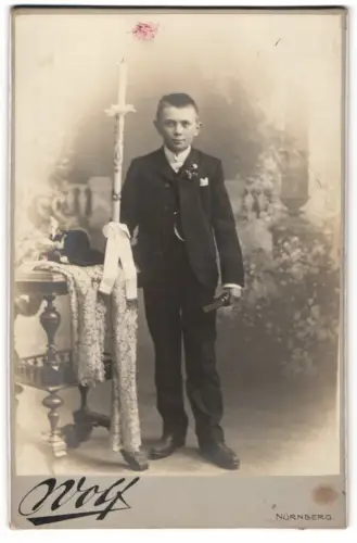 Fotografie Valentin Wolf, Nürnberg, Breitegasse 95, Junge zur Kommunion
