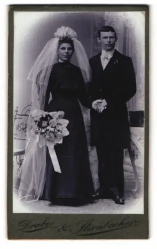 Fotografie Drabe & Sternbacher, Augsburg, Wertachstr. 2 1/2, Hochzeitspaar im Atelier