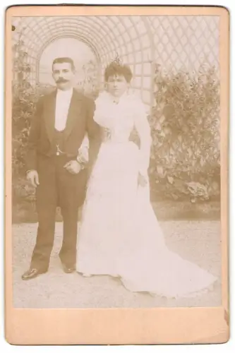 Fotografie J. Jack, Paris, Rue de Grenelle 23, Hochzeitspaar im Garten