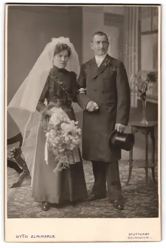 Fotografie Otto Zimmerle, Stuttgart, Brunnenstr. 1, Hochzeitspaar Edelmann in eleganter Pose