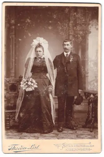 Fotografie Theodor List, Schärding, Schlossgasse 5, Hochzeitspaar im Atelier