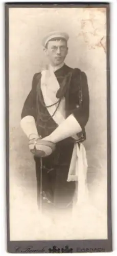Fotografie Carl Remde, Eisenach, Frauenberg 29, Student Hanermild mit Degen in traditionellem Wichs