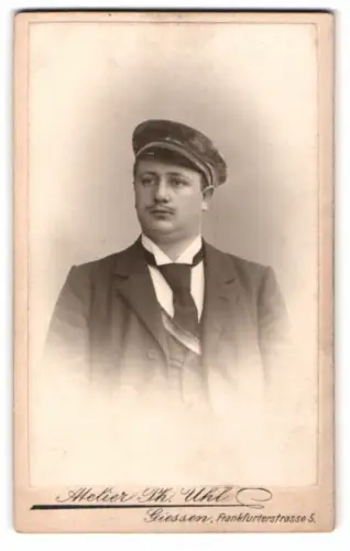 Fotografie Atelier Ph. Uhl, Giessen, Frankfurterstrasse 5, Porträt eines Studenten der med. vet, Willy, 1899