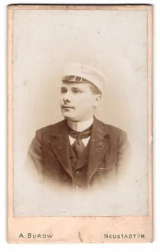 Fotografie A. Burow, Neustadt i.M., Grosse Strasse 37, Portrait eines jungen Studenten