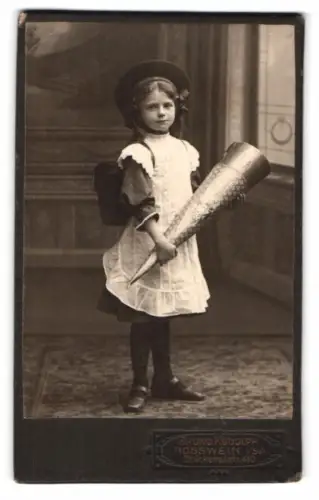 Fotografie Bruno Rudolph, Rosswein, Brückenplatz 410, Mädchen mit Schultüte
